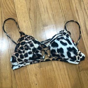 Isabella Rose Leopard Print Bikini Top 👙